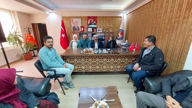 Nişan Yüzüklerini Başkan Fatih Çalışkan Taktı