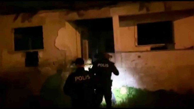 Polisten Metruk Binalara Baskın