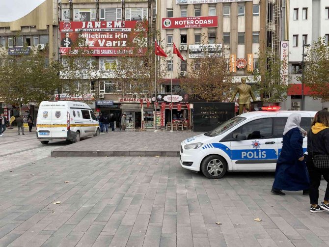 13 Yaşındaki Çocuk Adamı Boynundan Bıçakladı