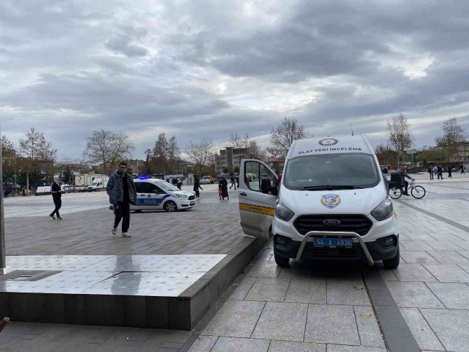 13 Yaşındaki Çocuk Adamı Boynundan Bıçakladı