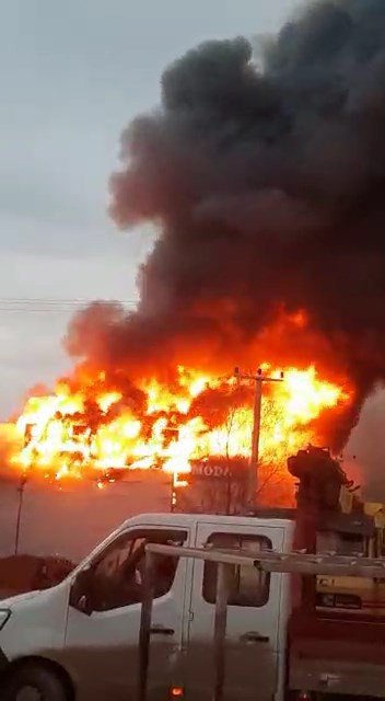 Sakarya’da Mobilya Atölyesinde Yangın