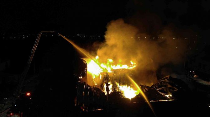 Sakarya’daki Korkutan Yangın Havadan Görüntülendi