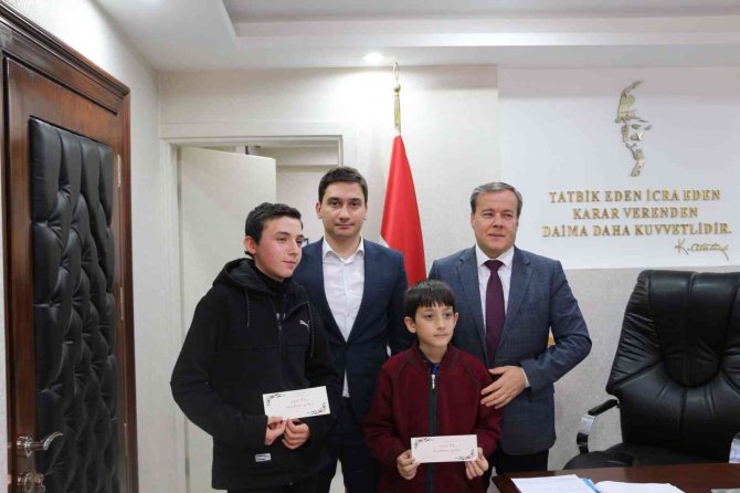 Şaphane’de Başarılı Öğrenciler Ödüllendirildi