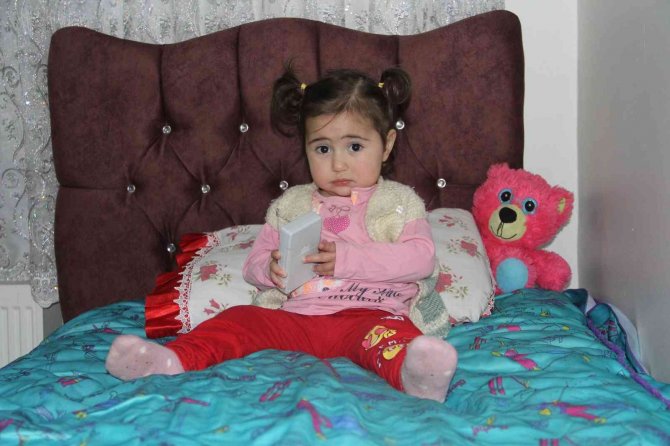 İ̇şitme Engelli Anne Ve Baba Ağlayan Bebeklerini Böyle Duyuyor