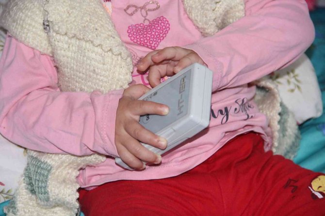 İ̇şitme Engelli Anne Ve Baba Ağlayan Bebeklerini Böyle Duyuyor