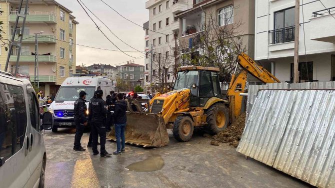 Sultanbeyli’de Kazı Çalışmasında Göçük: 1 İşçi Toprak Altında Kaldı