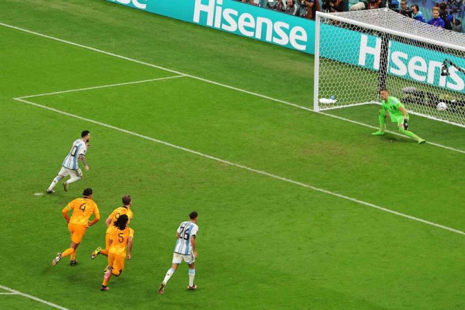 Tarihi Maçta Arjantin Yarı Finalde!