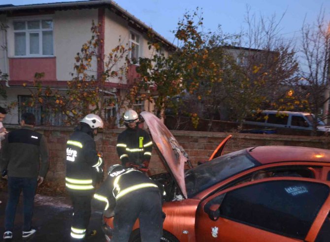 Çorlu’da Lpg’li Otomobil Alev Aldı