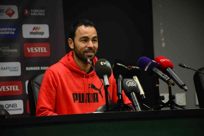 Selçuk İ̇nan: “Klopp’un Getirdiği Sistemi Benimsiyorum, Deniyorum”