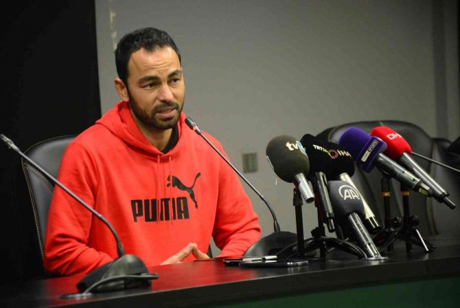 Selçuk İ̇nan: “Klopp’un Getirdiği Sistemi Benimsiyorum, Deniyorum”