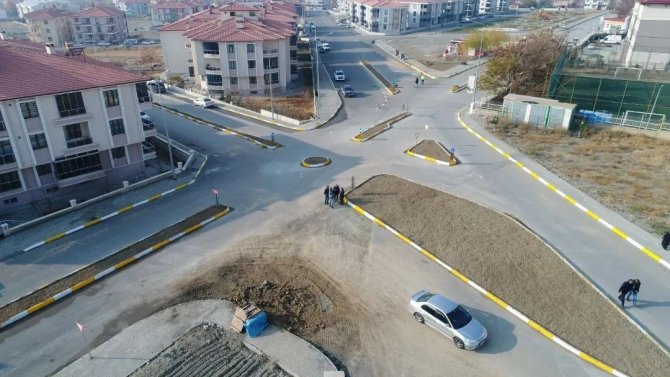 Trafikte Güvenliği Sağlamak İçin Yapılan Kavşak Sosyal Medyayı İkiye Böldü