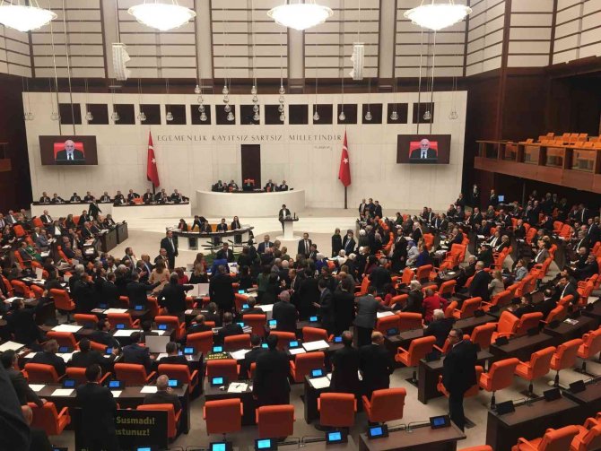 Ak Parti’li Ve Chp’li Kadın Milletvekilleri Karşı Karşıya Geldi