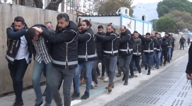 İ̇zmir Merkezli ‘Silindir’ Operasyonunda Toplam 25 Tutuklama