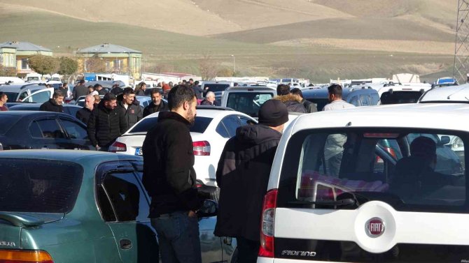 Van’daki Araç Satıcıları: “İ̇kinci El Araç Fiyatı Satıcının İnsafına Bırakılmamalı”