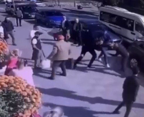 Zeytinburnu’nda Elinden Aldığı Bıçakla Hırsızı Yaraladı
