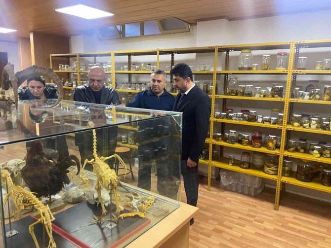 Adü Rektörü Aldemir, Fen Fakültesi’nde İncelemelerde Bulundu