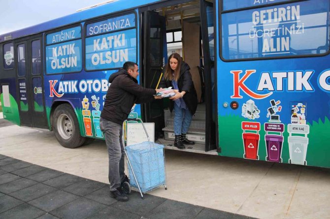 Atakum’da Atık Toplama Otobüsü Faaliyete Geçti