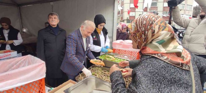 Bayrampaşa’da Yapılan Balık Festivali’nde 3 Ton Hamsi Dağıtıldı
