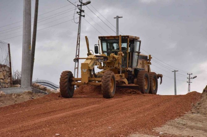 Açılan Yeni Yollar İle Ulaşım Ağı Gelişiyor