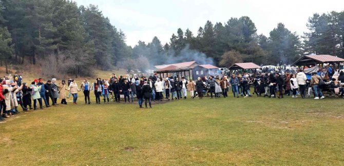 Festivalde Bir Ton Hamsi Tüketildi