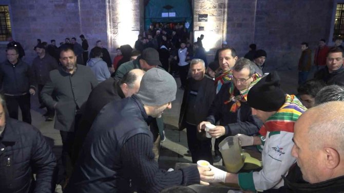 Bursa’da 6 Yıl Önce Başlattıkları Çorba Geleneğiyle Gönüllere Dokundular