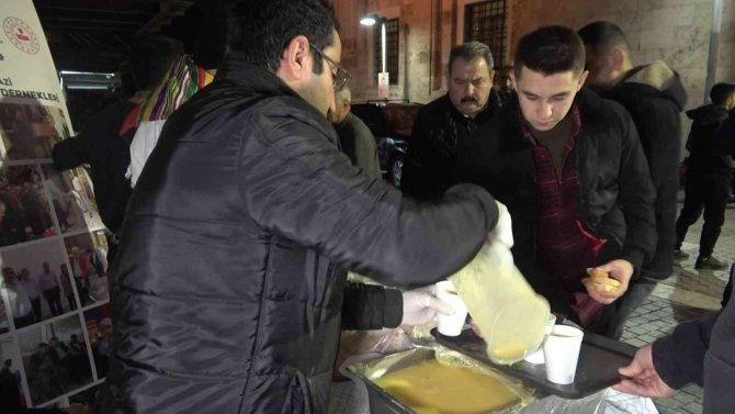 Bursa’da 6 Yıl Önce Başlattıkları Çorba Geleneğiyle Gönüllere Dokundular