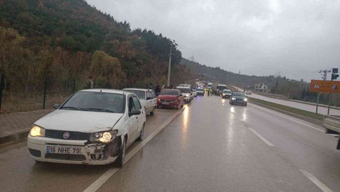 Bursa’da Maddi Hasarlı Zincirleme Trafik Kazası