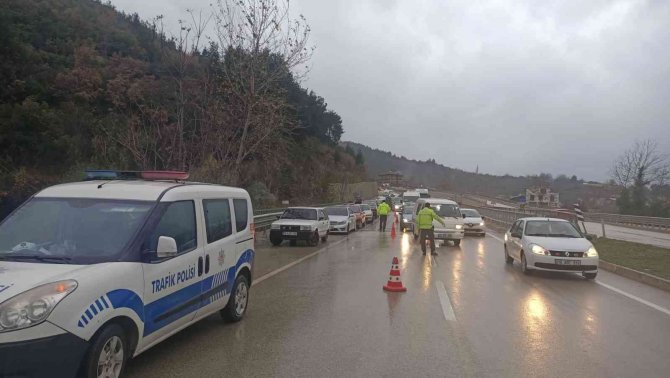 Bursa’da Maddi Hasarlı Zincirleme Trafik Kazası