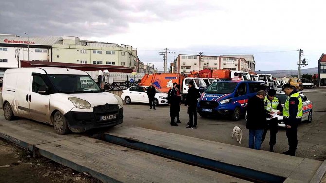 Bursa’da Jandarma 700 Kilo Kaçak Sakatat Ele Geçirdi