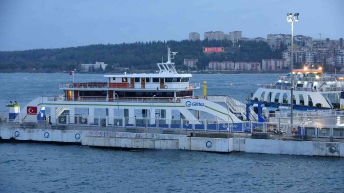 Bozcaada Ve Gökçeada’ya Fırtına Nedeniyle Tüm Feribot Seferleri İptal Edildi