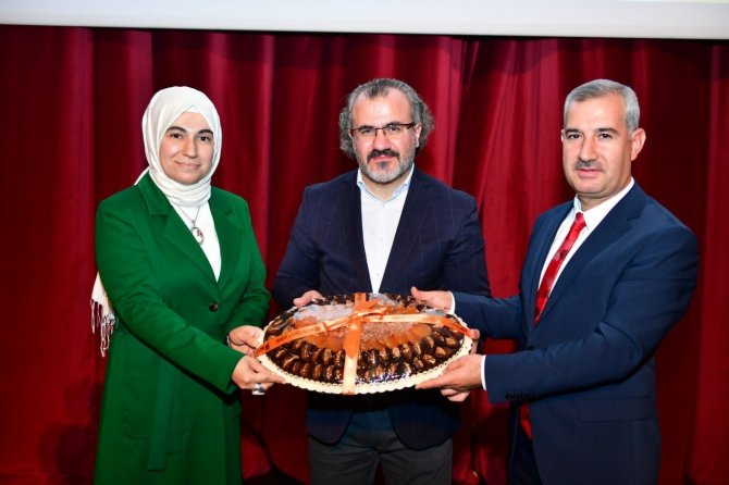 ‘Bilinçli Aile Ve Gençlerimiz’ Seminerine Vatandaşlardan Yoğun İlgi