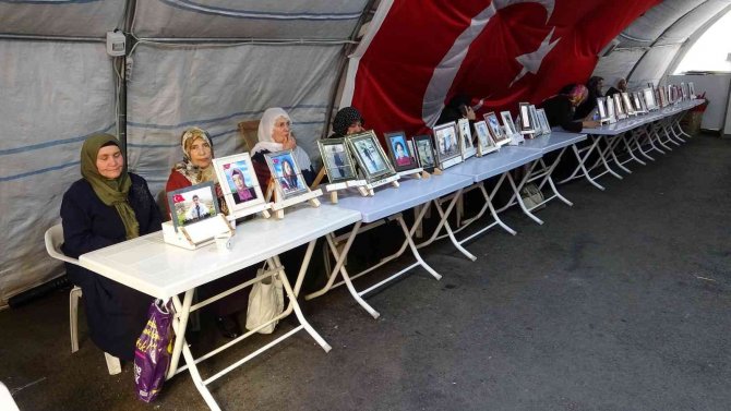 Diyarbakır Annelerinden Hdp Ve Pkk’ya Tepki: “Onların Hedefleri Kürtlük Ve Türklükle Alakalı Değil, Sadece Mazlumların Canını Yakmaktır”