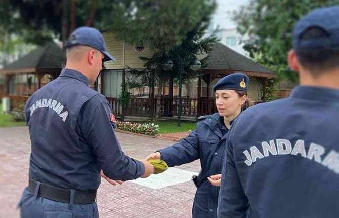 Mehmetçik İçin 17 Çift Çorap Ördü