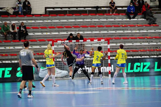Ehf Kadınlar Şampiyonlar Ligi: Kastamonu Belediyespor: 23 - Metz Handball: 28