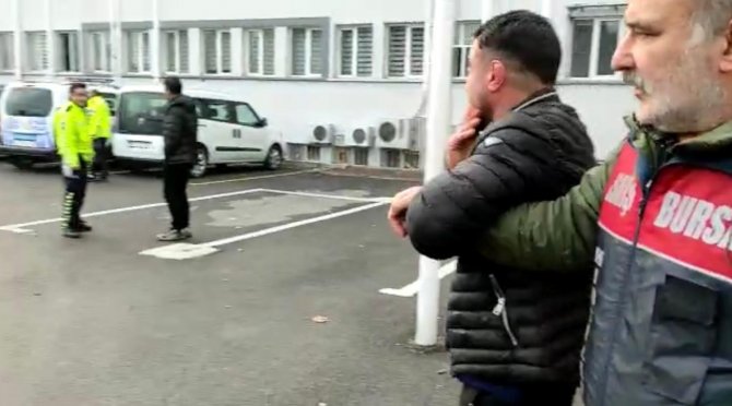 Bursa’da Genç Kadını Gasp Etme Anı Kameraya Yansıdı