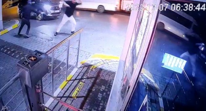 Lüks Site Önünde Kanlı Hesaplaşma Kamerada