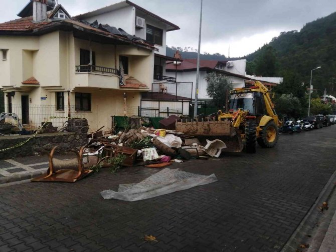 Evinde Çok Sayıda Kedi Köpek Ölüsü Bulunan Kadın Akıl Hastanesine Sevk Edildi