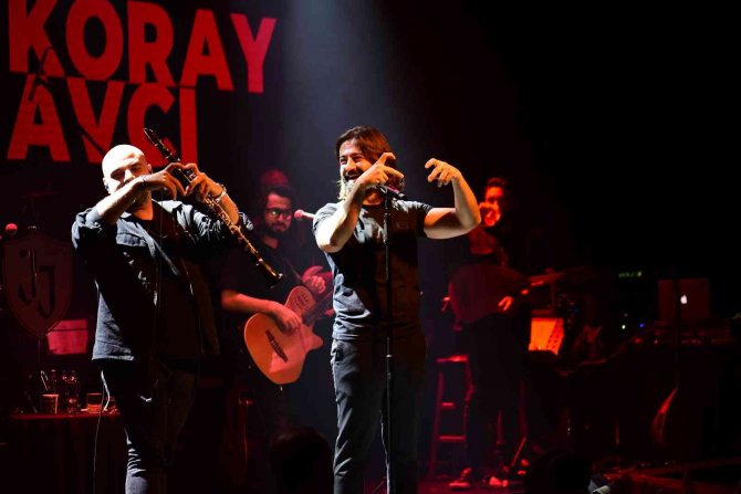 Koray Avcı Bursalıları Coşturdu