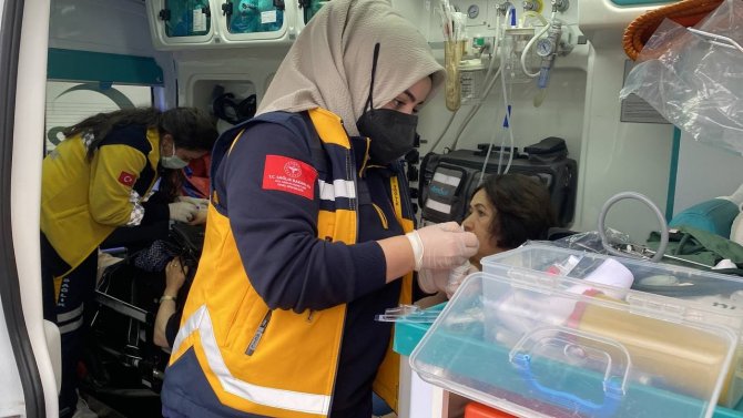 Eşeğe Çarpmamak İçin Yavaşlayan Cipe Otomobil Çarptı: 7 Yaralı