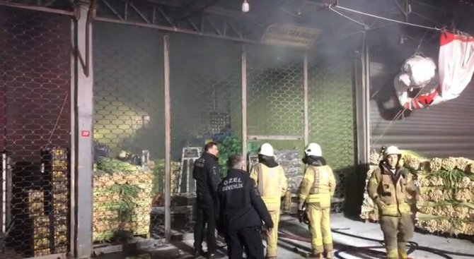 Ataşehir’de Sebze Ve Meyve Halindeki İş Yerinde Yangın