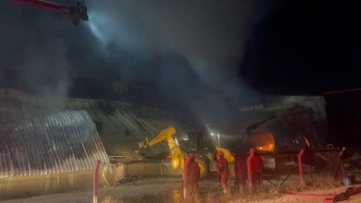 İ̇zmir’de Mobilya Atölyesinde Korkutan Yangın