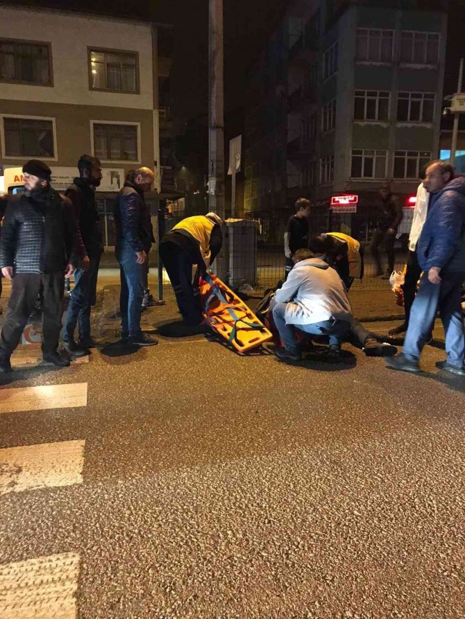 Motosiklet Yayaya Çarptı: 2 Yaralı