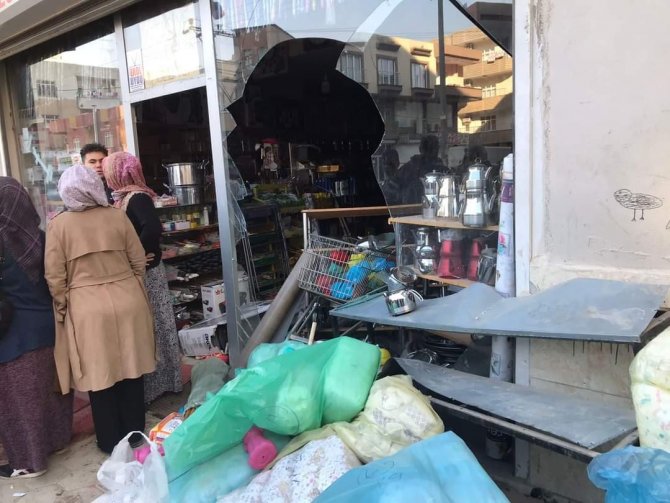 İ̇ş Yerinin Duvarı İle Araç Arasında Sıkışan Şahıs Yaralandı