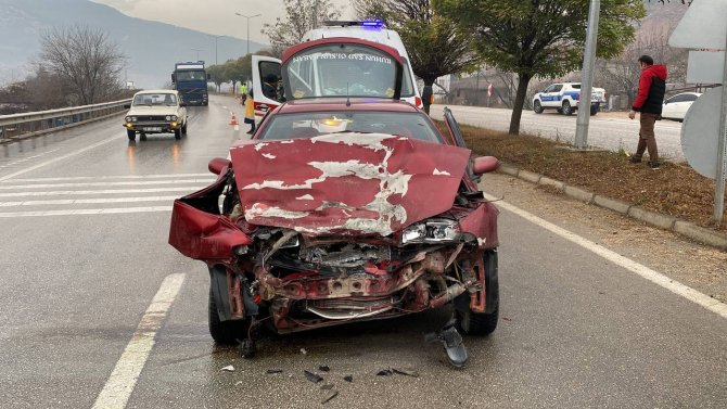 Eşeğe Çarpmamak İçin Yavaşlayan Cipe Otomobil Çarptı: 7 Yaralı
