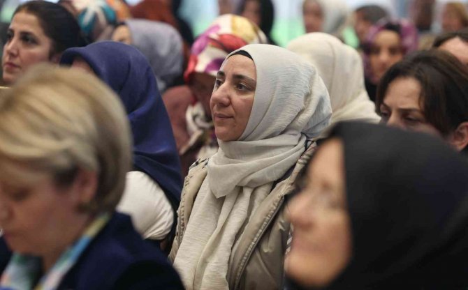 Başkan Büyükakın: "Ak Parti Siyasetinde Kadın Bir Nesne Değil, Öznedir"