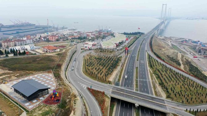 Dilovası’na Köprü Manzaralı Seyir Terası