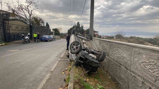 Kontrolden Çıkan Otomobil Takla Attı
