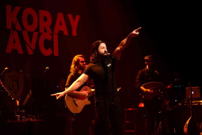 Koray Avcı Bursalıları Coşturdu