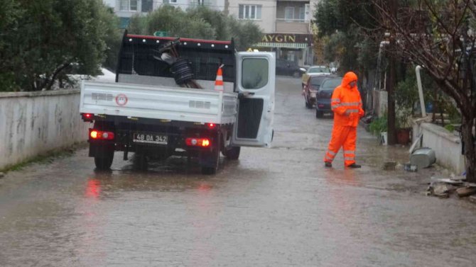 Muğla’da Şiddetli Yağış Etkili Oldu