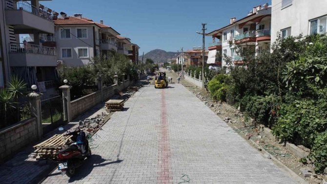 Ortaca’da Yollara Kilitli Parke Döşeniyor
